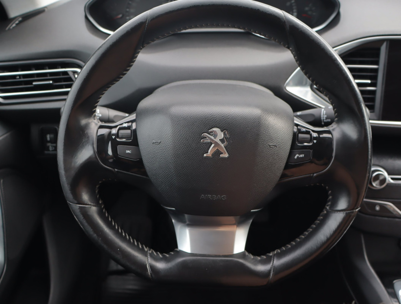 Peugeot 308, 2015