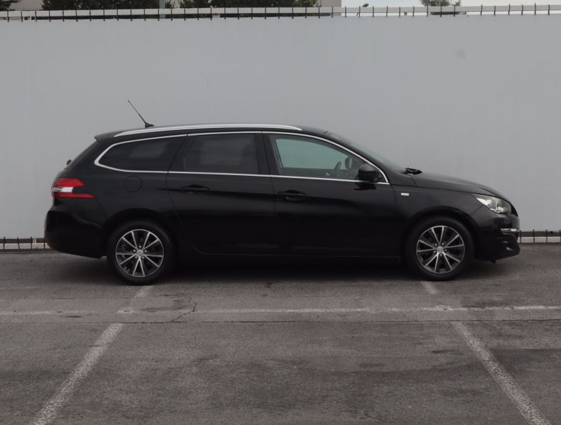 Peugeot 308, 2015