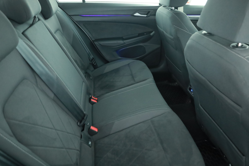 Volkswagen Golf, 2023