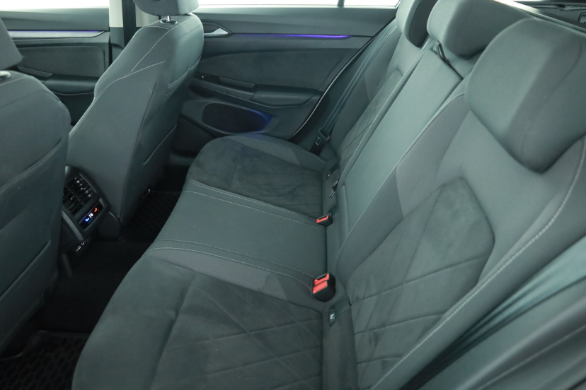 Volkswagen Golf, 2023