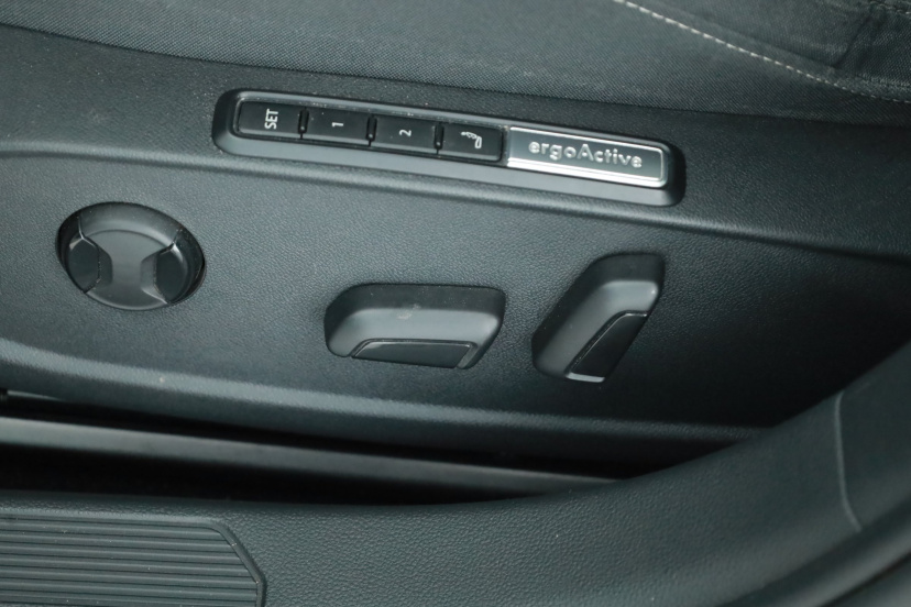 Volkswagen Golf, 2023