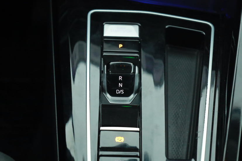 Volkswagen Golf, 2023