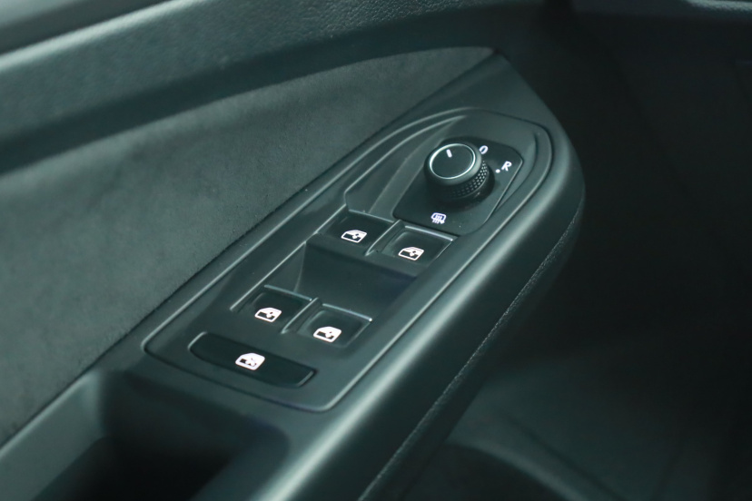 Volkswagen Golf, 2023