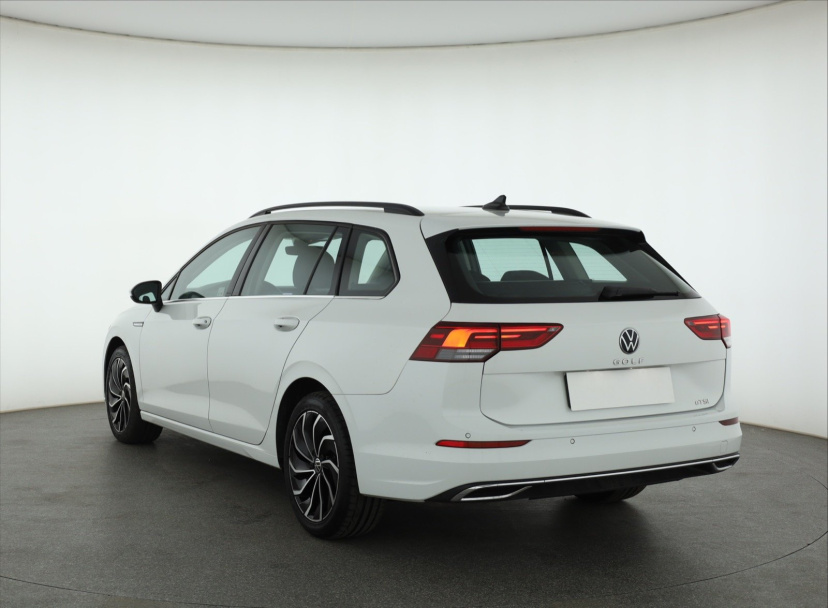Volkswagen Golf, 2023