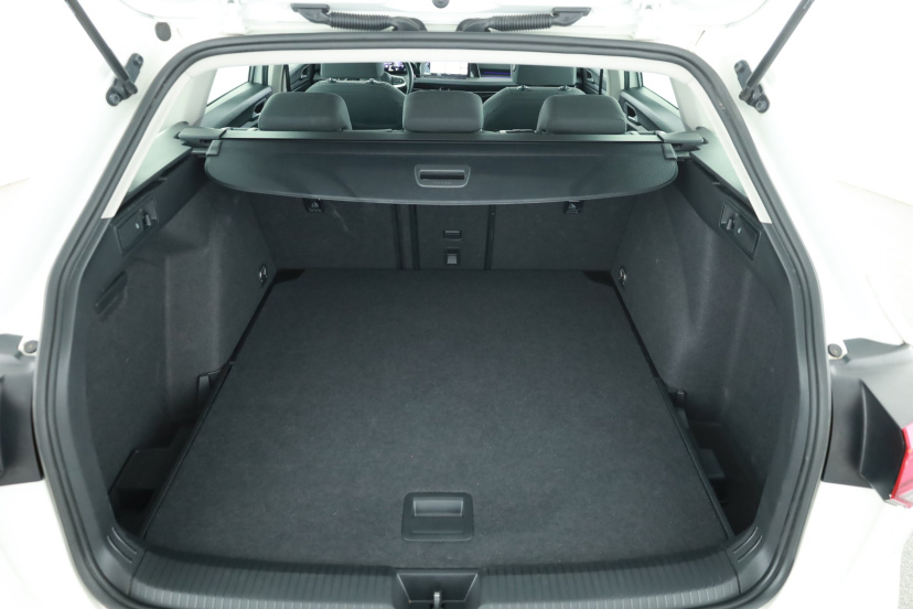 Volkswagen Golf, 2023