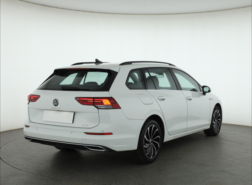Volkswagen Golf, 2023