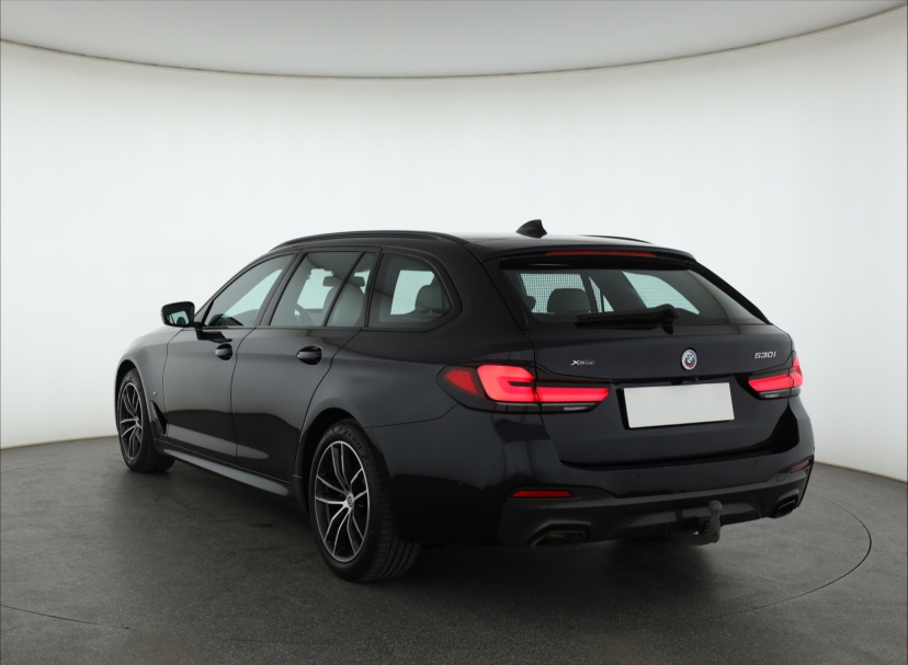 BMW 5, 2022