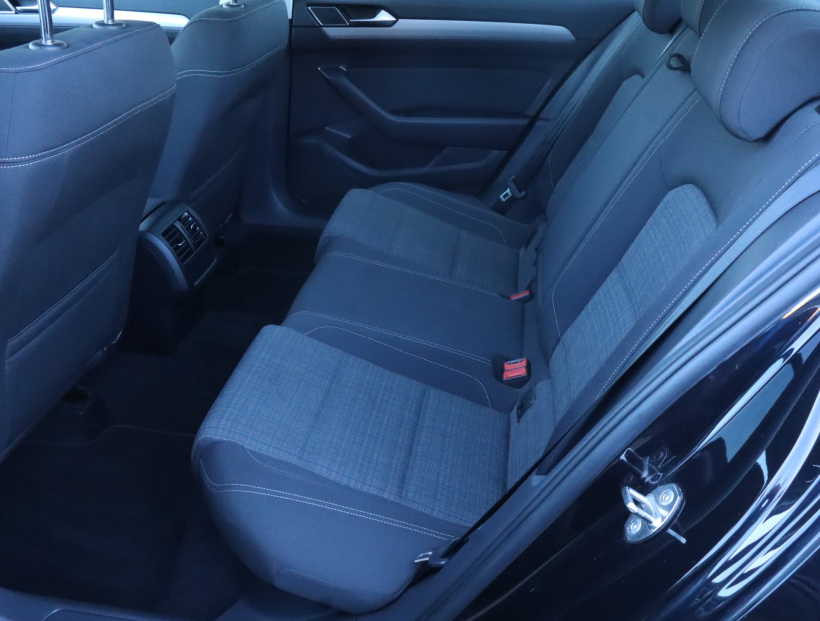 Volkswagen Passat, 2022