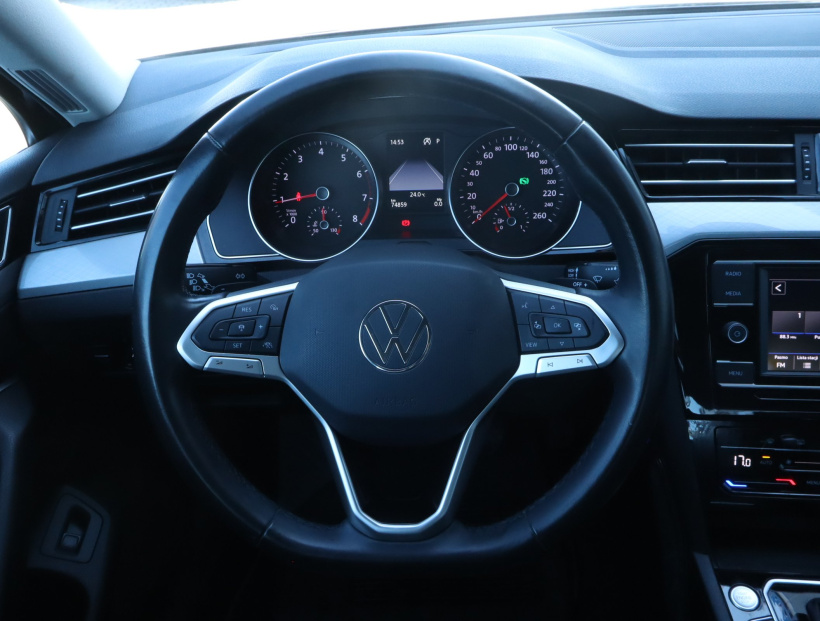 Volkswagen Passat, 2022