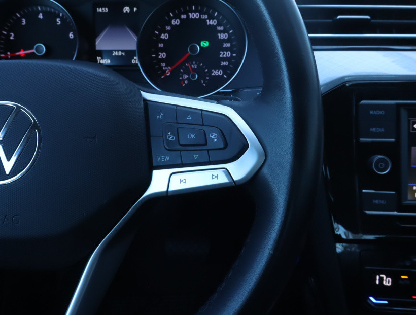 Volkswagen Passat, 2022