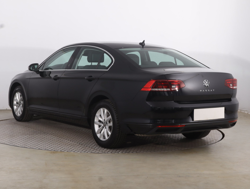 Volkswagen Passat, 2022