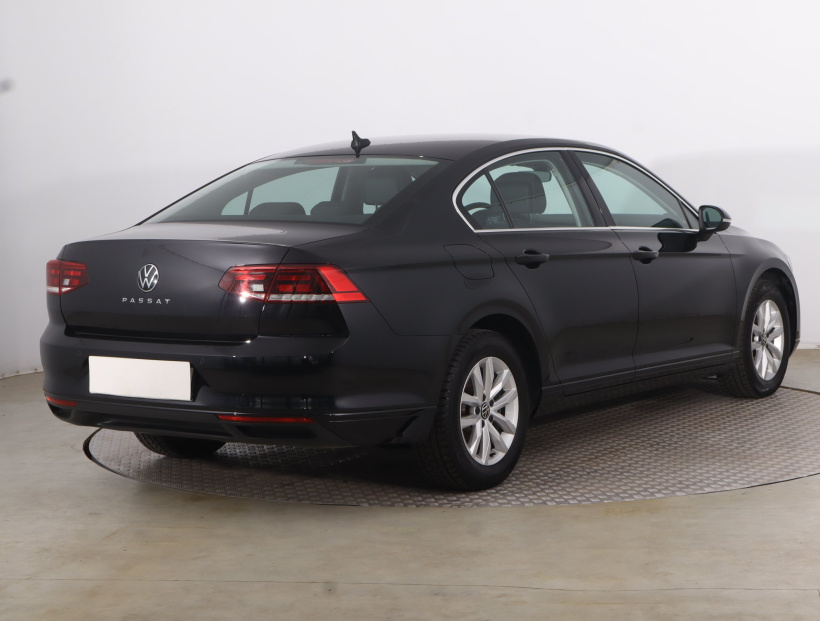 Volkswagen Passat, 2022
