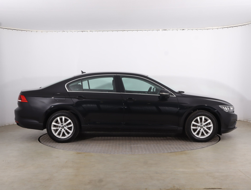 Volkswagen Passat, 2022
