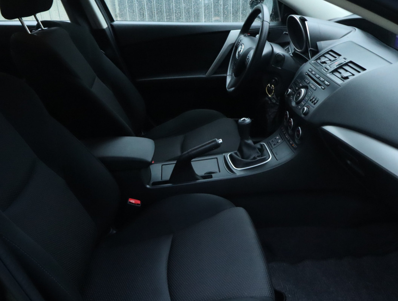 Mazda 3, 2012