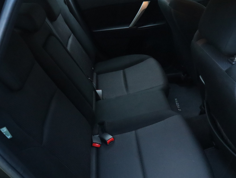 Mazda 3, 2012