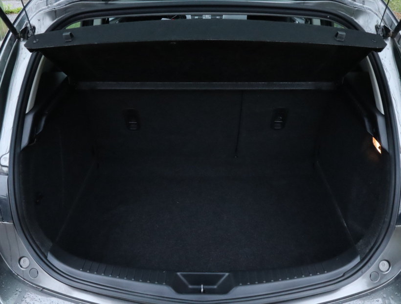 Mazda 3, 2012