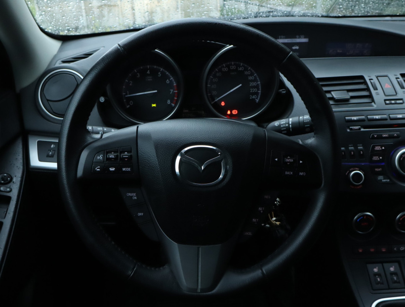 Mazda 3, 2012