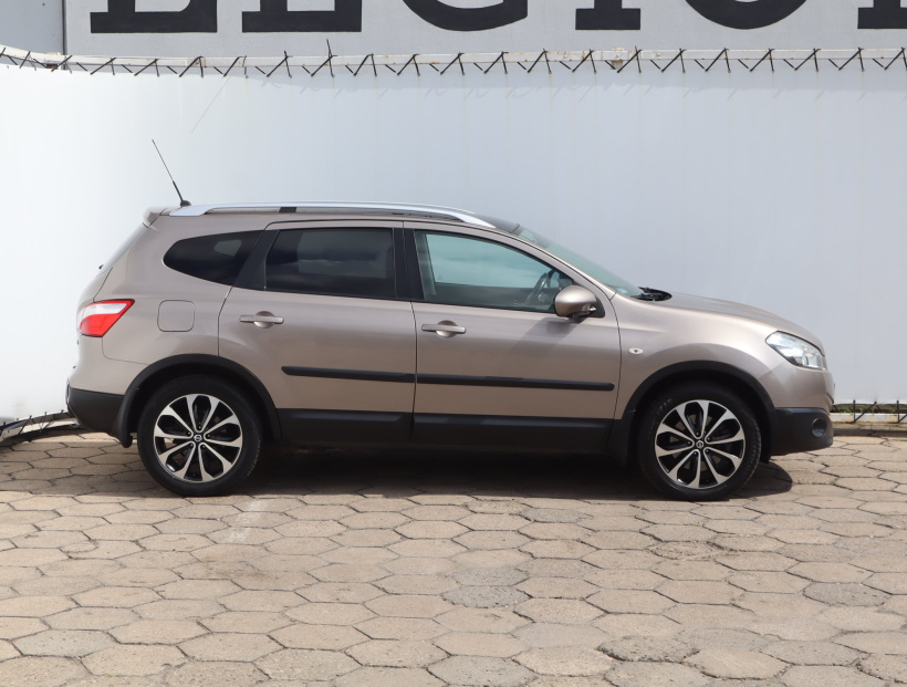 Nissan Qashqai+2, 2012