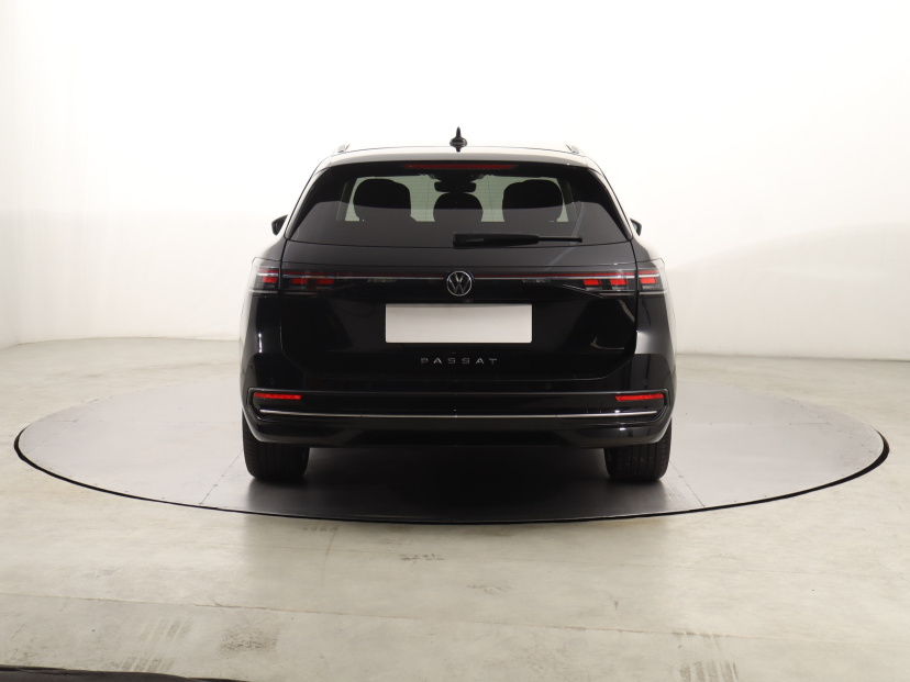 Volkswagen Passat, 2024