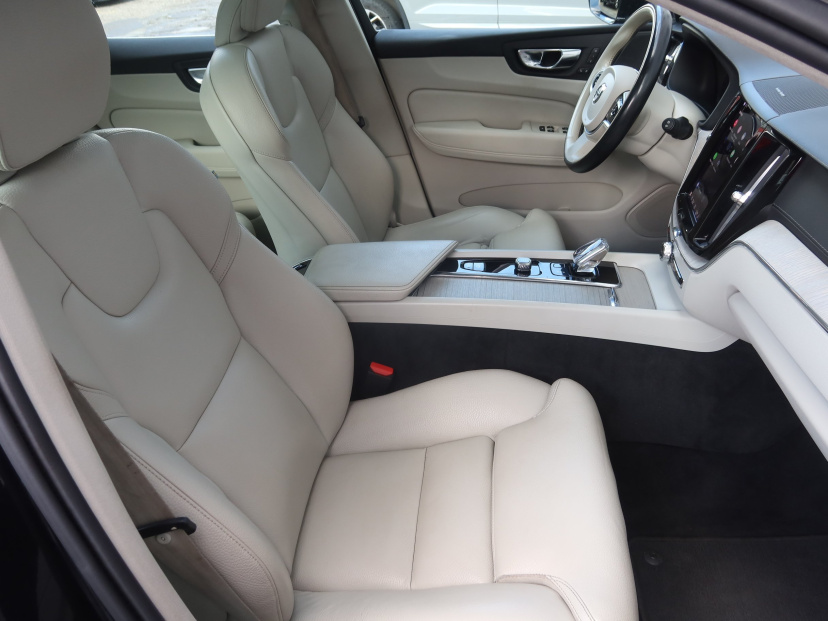 Volvo XC60, 2022