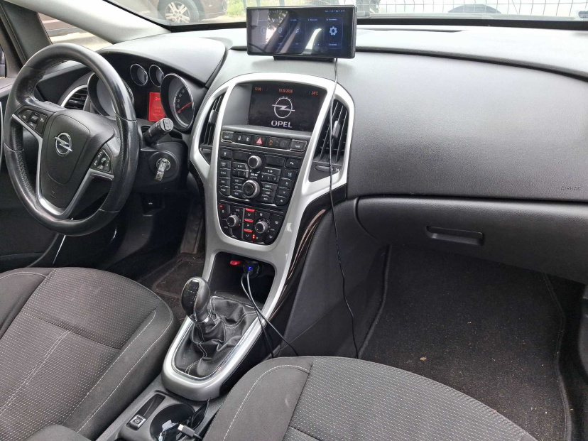 Opel Astra, 2011