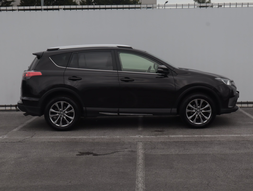 Toyota RAV 4, 2016
