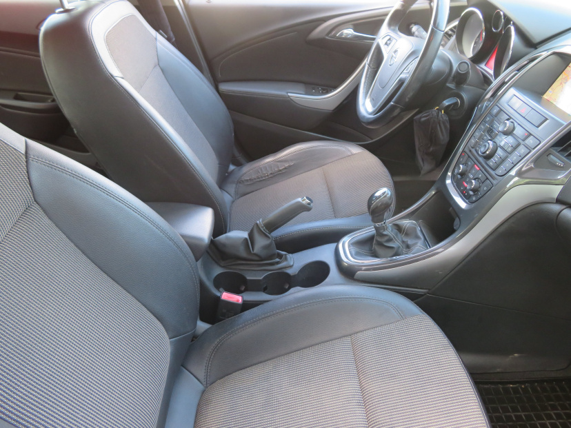 Opel Astra, 2012