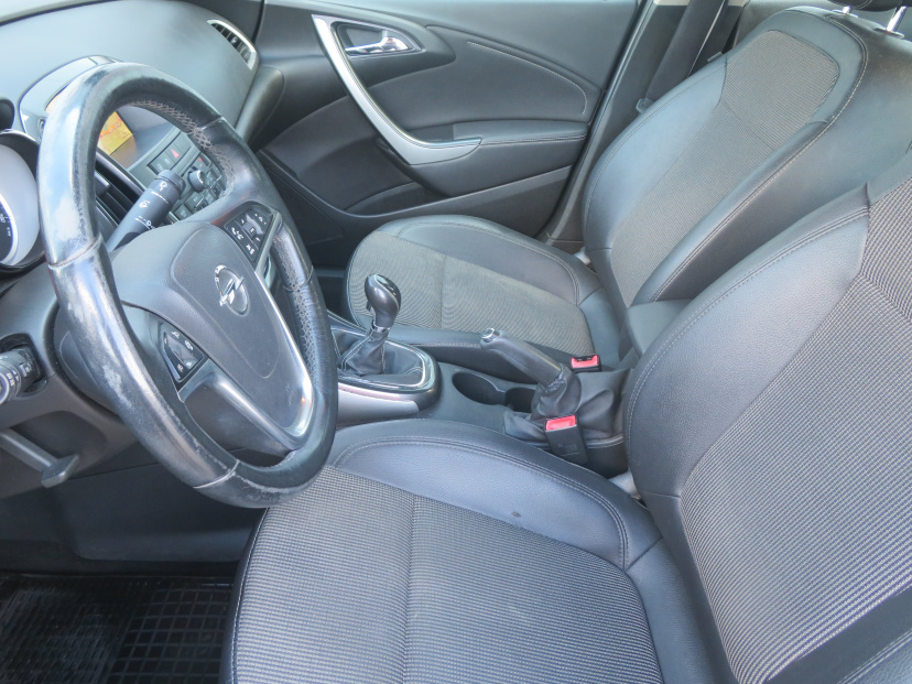 Opel Astra, 2012