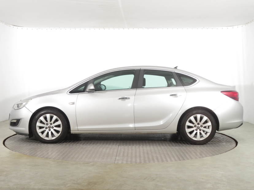 Opel Astra, 2012