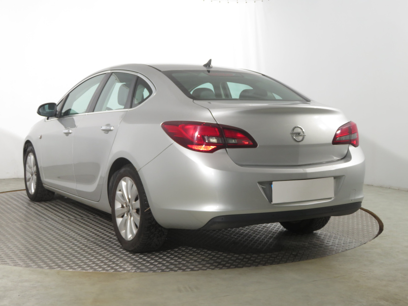 Opel Astra, 2012