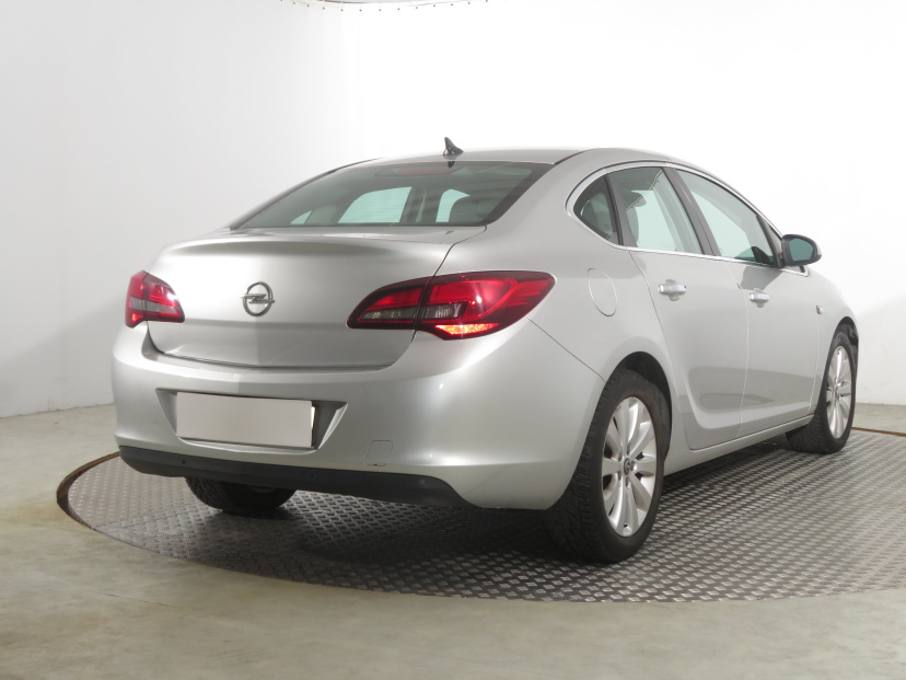 Opel Astra, 2012