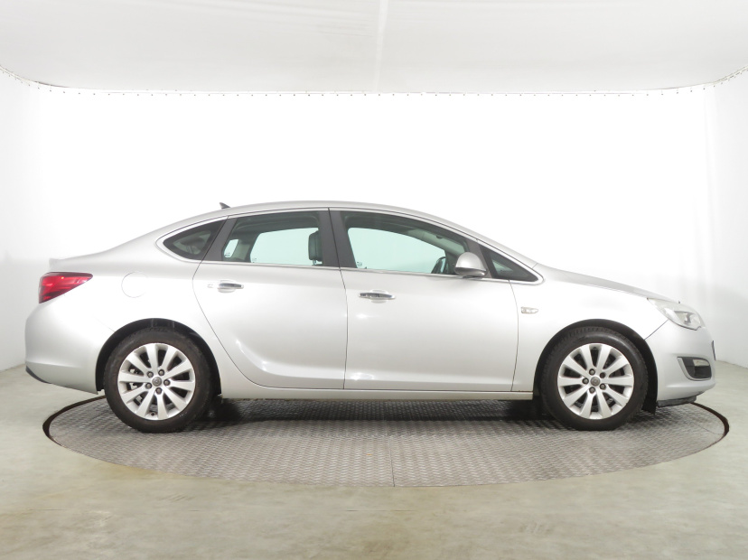 Opel Astra, 2012