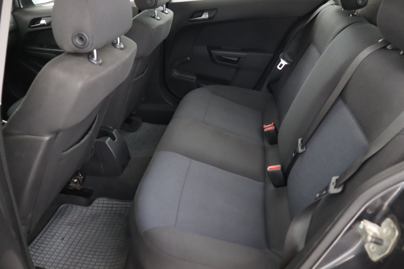 Opel Astra, 2011
