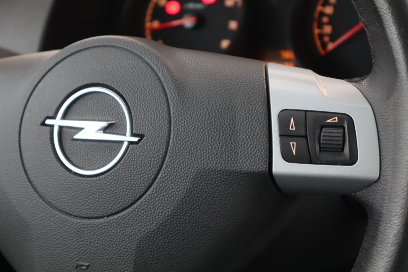 Opel Astra, 2011
