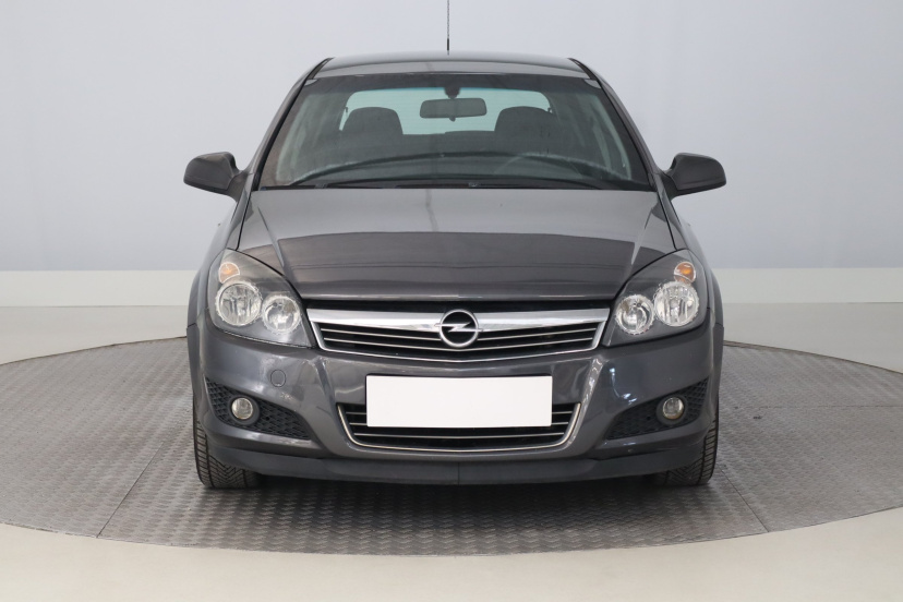 Opel Astra, 2011