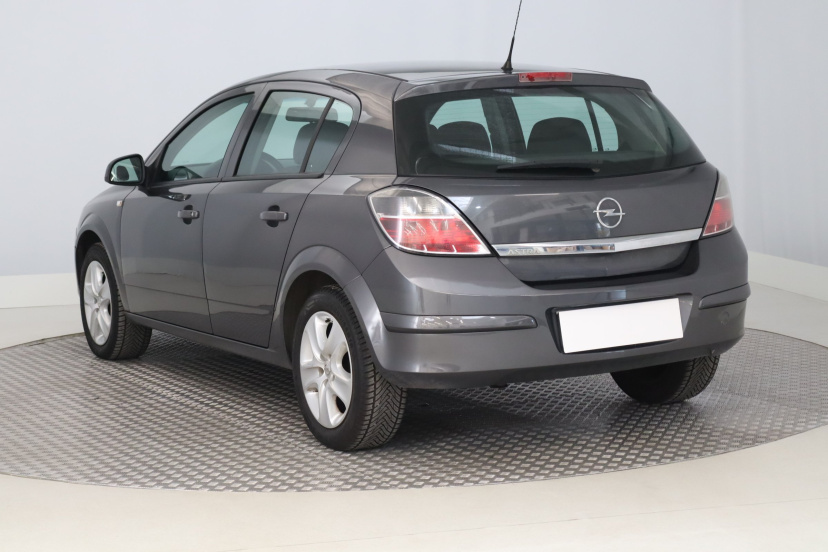 Opel Astra, 2011