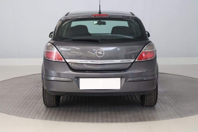 Opel Astra, 2011