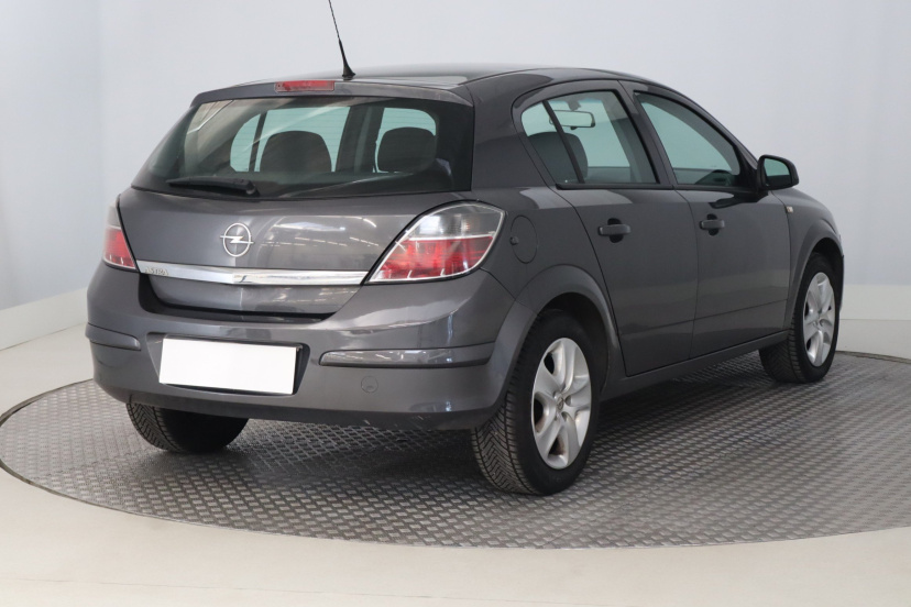 Opel Astra, 2011