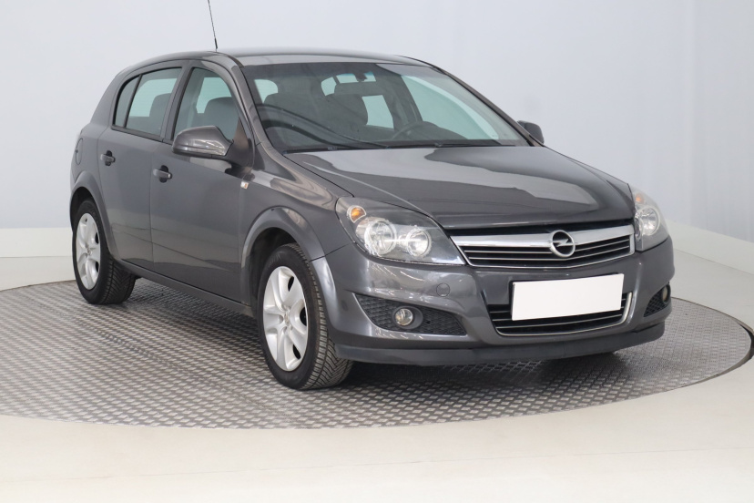 Opel Astra, 2011
