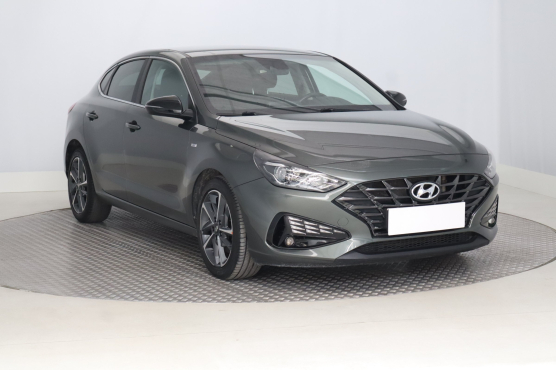 Hyundai i30 Fastback 1.5 T-GDI MHEV