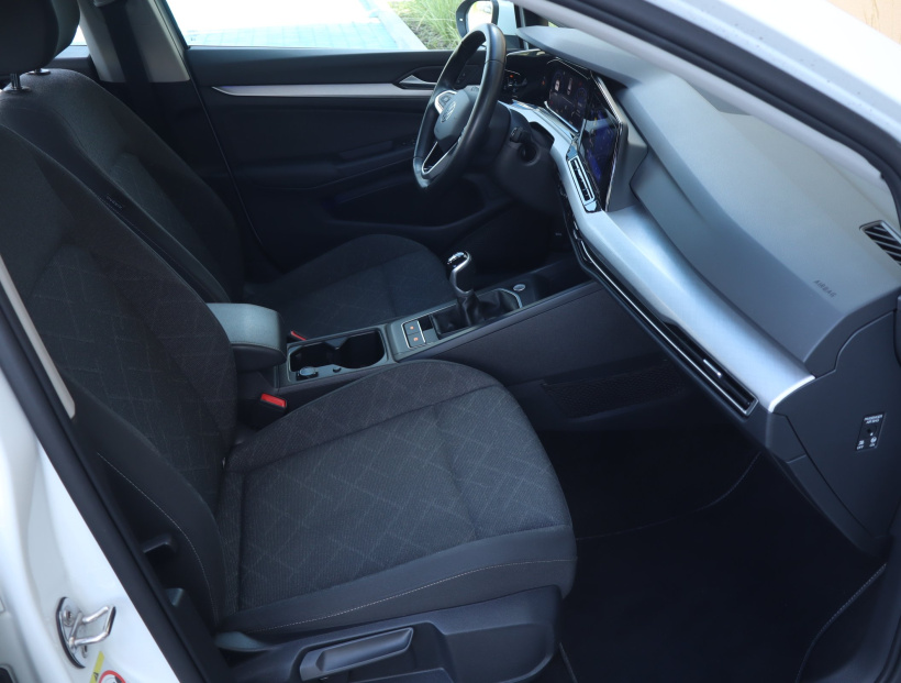 Volkswagen Golf, 2023