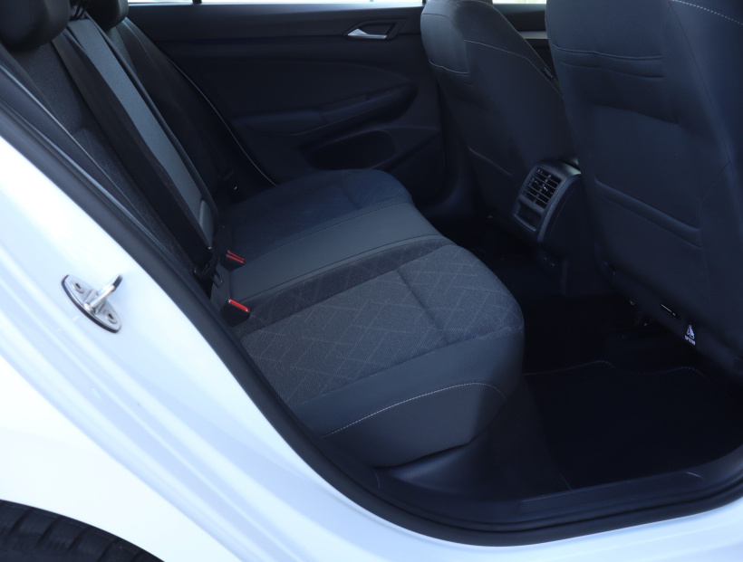 Volkswagen Golf, 2023