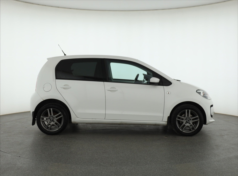 Volkswagen Up!, 2015