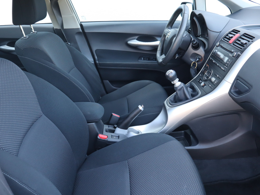 Toyota Auris, 2011