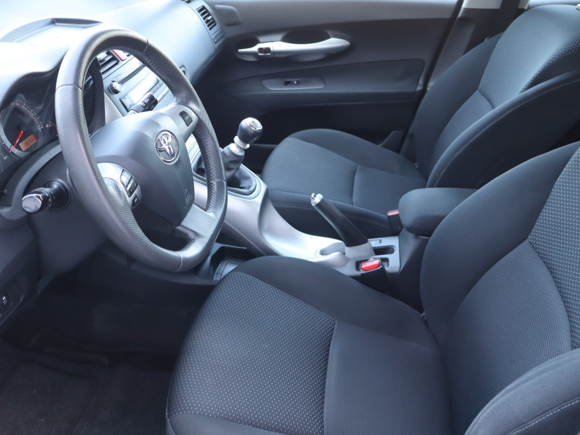 Toyota Auris, 2011