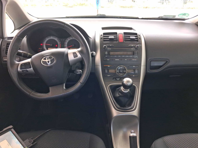 Toyota Auris, 2011