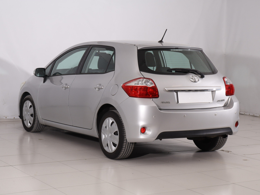Toyota Auris, 2011