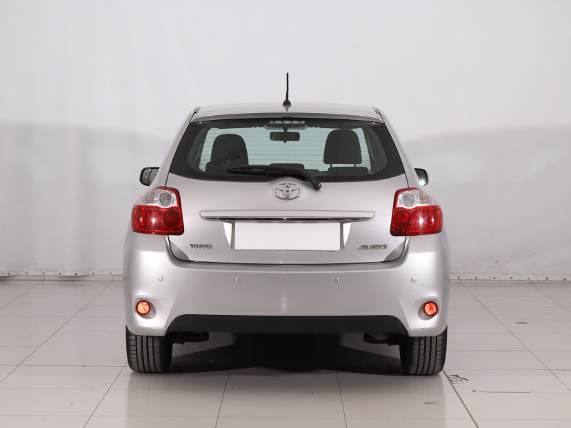 Toyota Auris, 2011