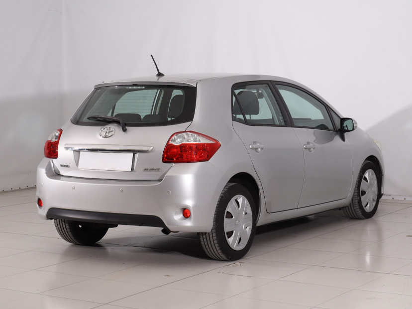 Toyota Auris, 2011