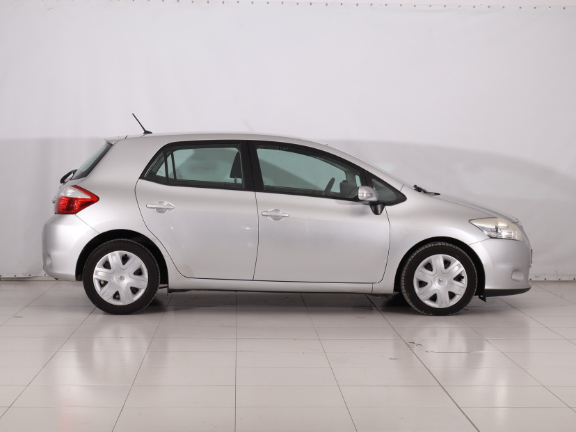 Toyota Auris, 2011